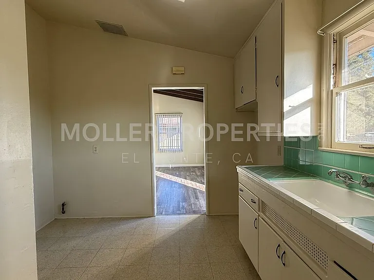 10513 Venita St — Photo 5
