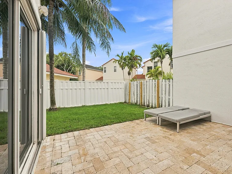 1115 SW 180th Ter — Photo 35