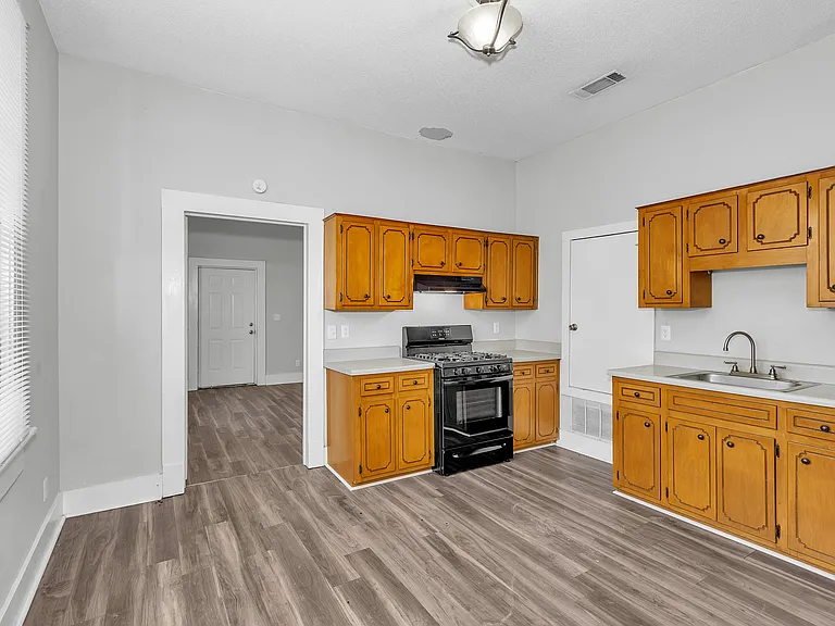 240 Ellis St #A — Photo 4