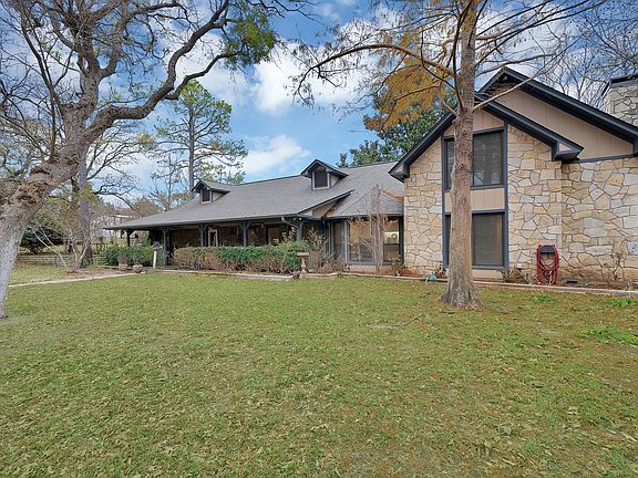 2nd image of 1317 Sweet Springs Rd