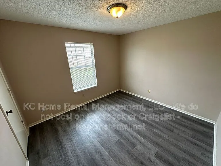 838 Saddlewood St #B — Photo 11
