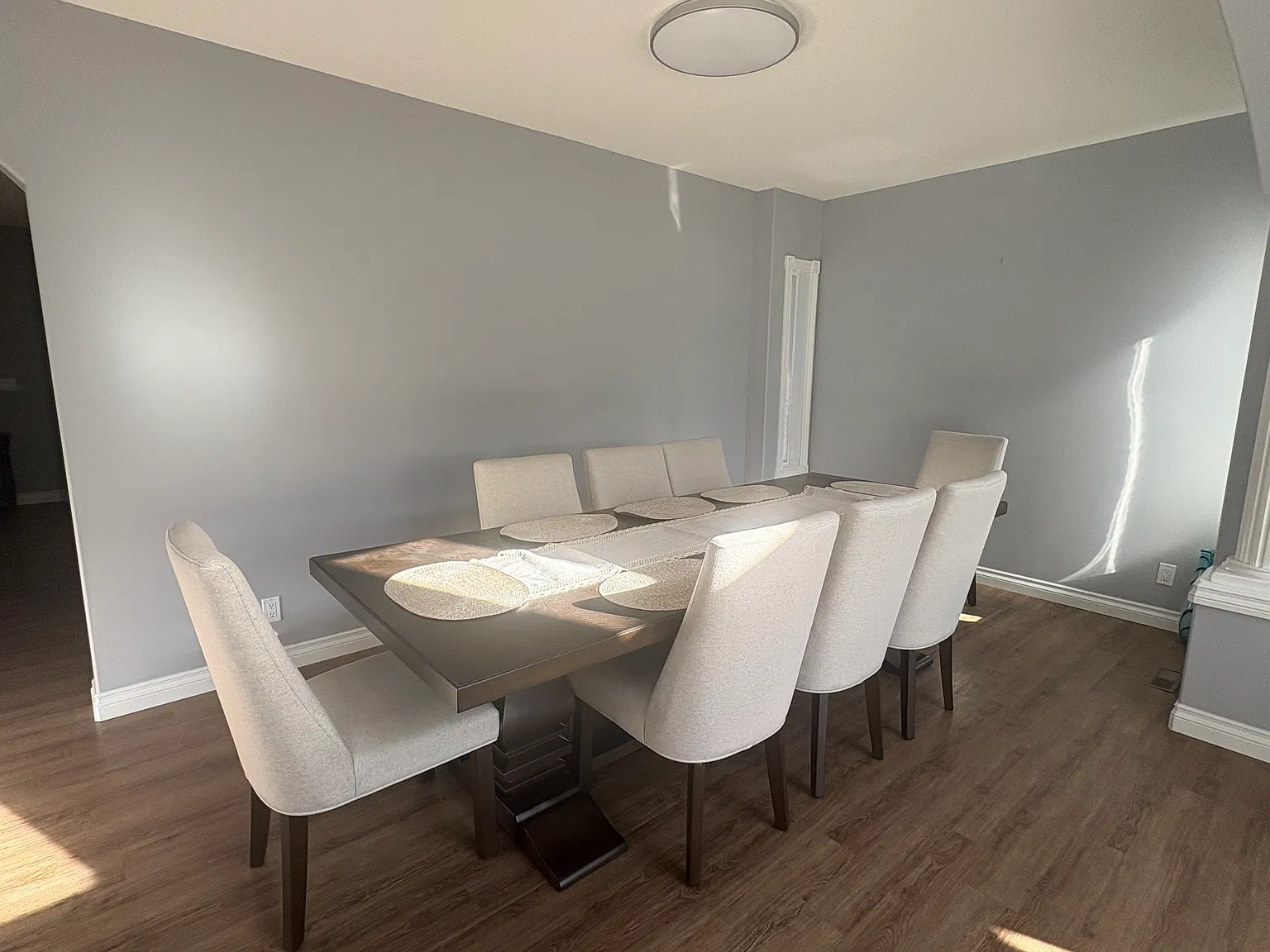4 bed, 2.5 bath, 2500 sqft, $3,000 — Photo 1