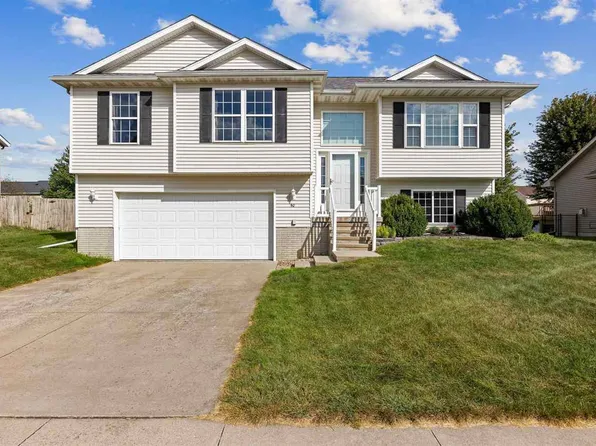 90 Colton Dr S, North Liberty, IA 52317