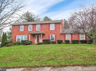 565 Eton Ln, York, PA 17402