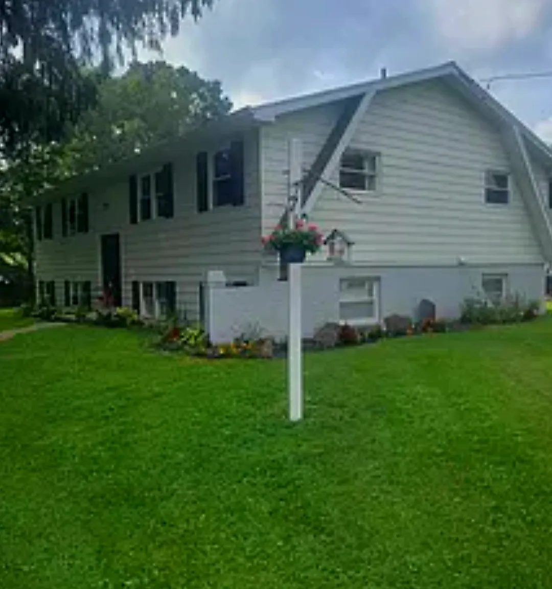 2 bed, 650 sqft, $1,300 — Photo 1