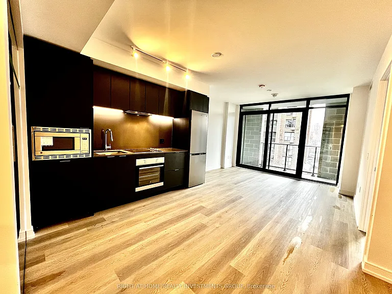 1 Jarvis St #327 — Photo 5