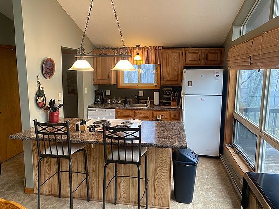 5th image of 365 Ridge Rd