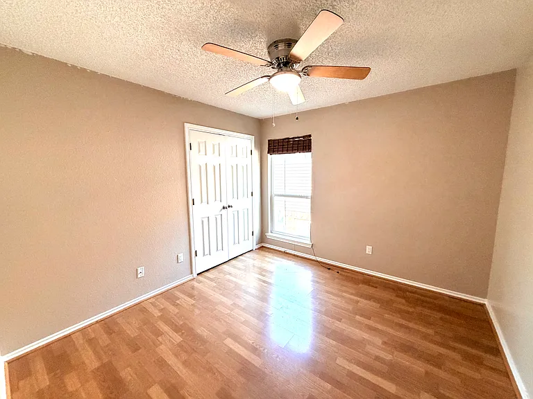 2417 Warwick Ave — Photo 20