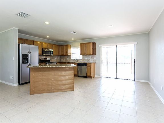 5th image of 2715 SE 8th Ave
