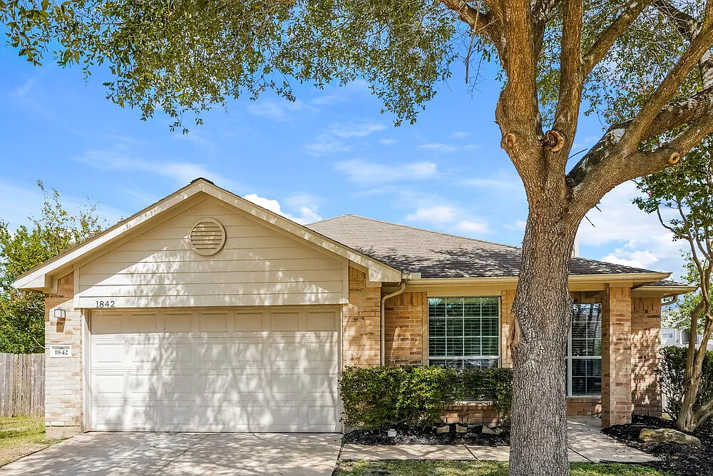 3 bed, 2.0 bath, 1428 sqft, $1,880 — Photo 1
