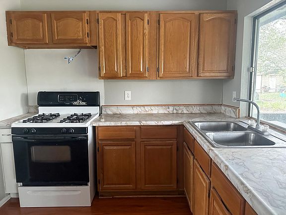 3rd image of 7323 Walnut Valley Dr