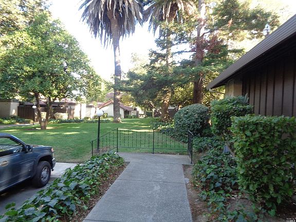 3rd image of 301 Acorn Ct