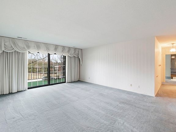 2nd image of 1925 Westchester Rd APT 214