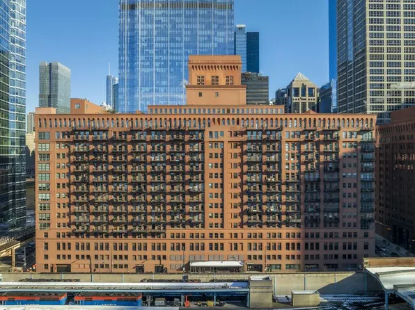 165 N Canal St APT 916, Chicago, IL 60606