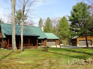 E6898 Wildwood Rd, Munising, MI 49862