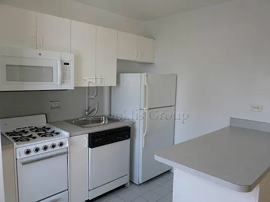 Rented by Bouklis Group | media 8