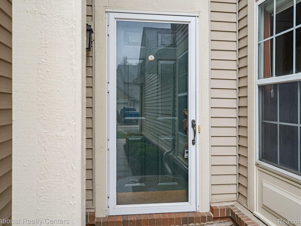 1752 Thistle Dr, Canton, MI 48188 | MLS #20251020024 | Zillow