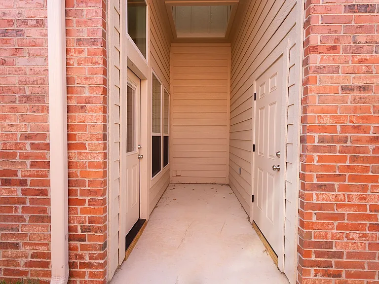 1546 Bennett St — Photo 8