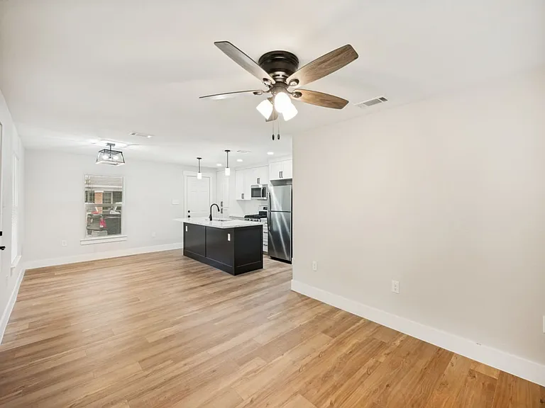 204 Normal St — Photo 4