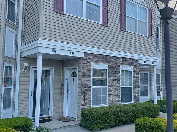 121 Spring Dr, East Meadow, NY 11554