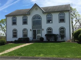 11 High Ridge Ct, New Kensington, PA 15068