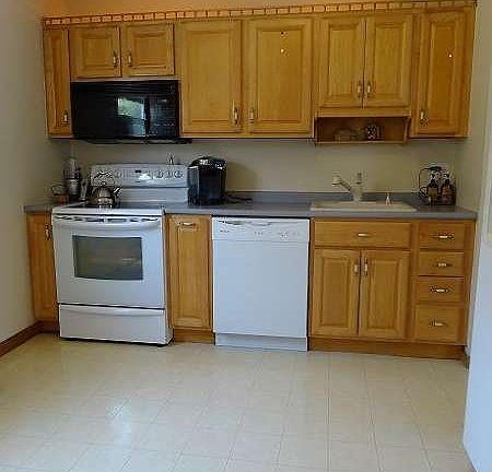 3rd image of 8 Willis Dr
