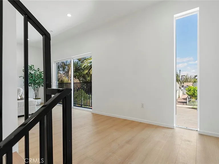 2515 Alsace Ave #1/2 — Photo 4