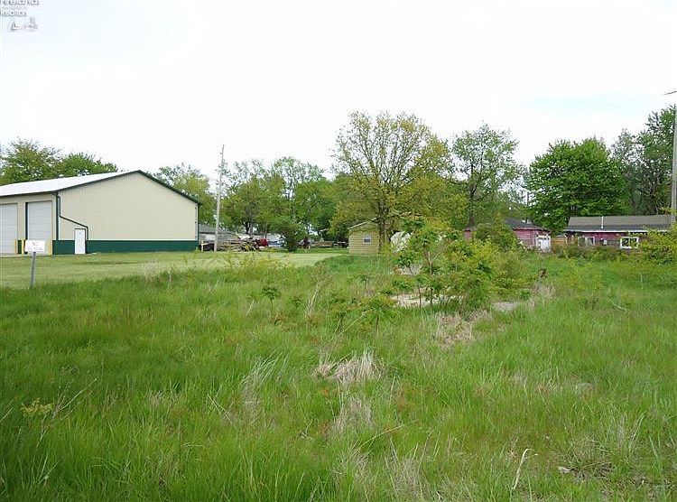 2nd image of 1555 W Lakeshore Dr