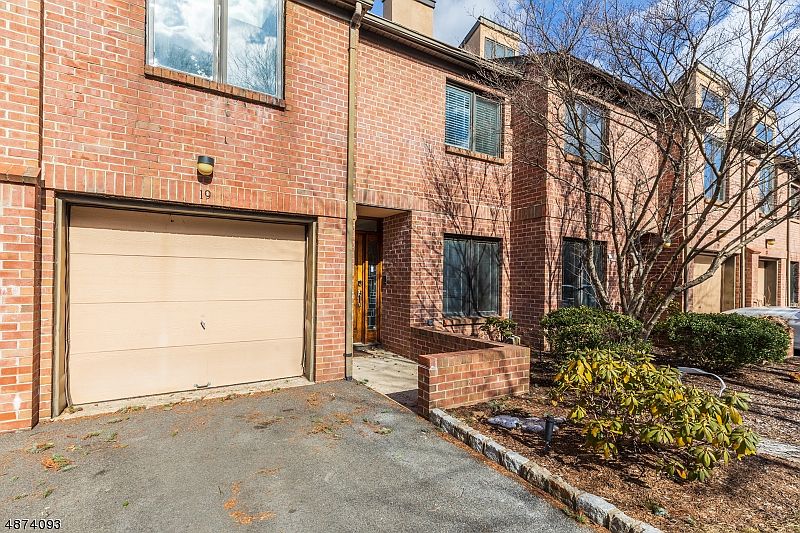 1st image of 19 Andrea Dr