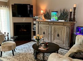 294 Mallard Pt APT A, Lake Barrington, IL 60010