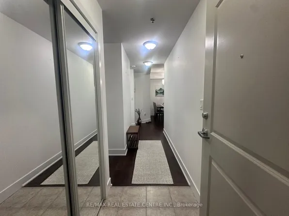 90 Charlton Ave W #303, Hamilton, ON L8P 0B4