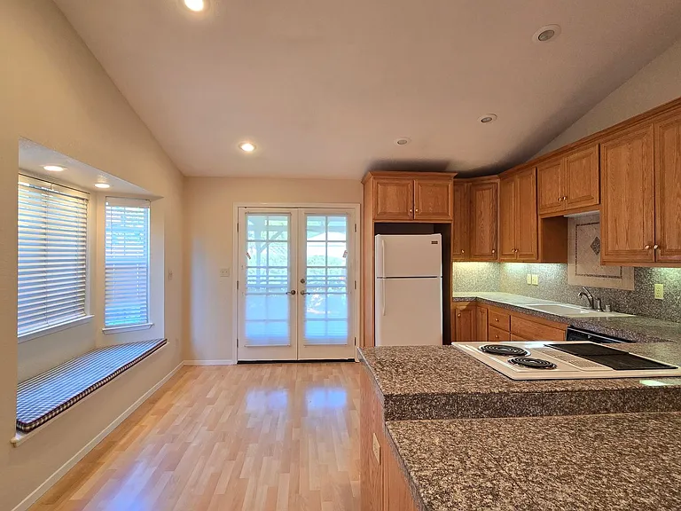 215 Avenida Espana — Photo 4