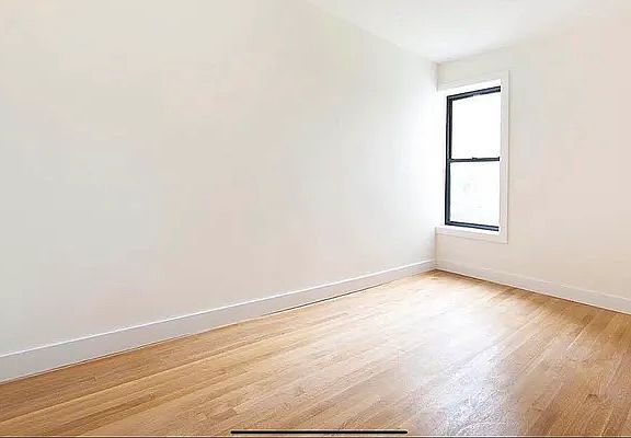 5th image of 375 Chauncey St APT 2R