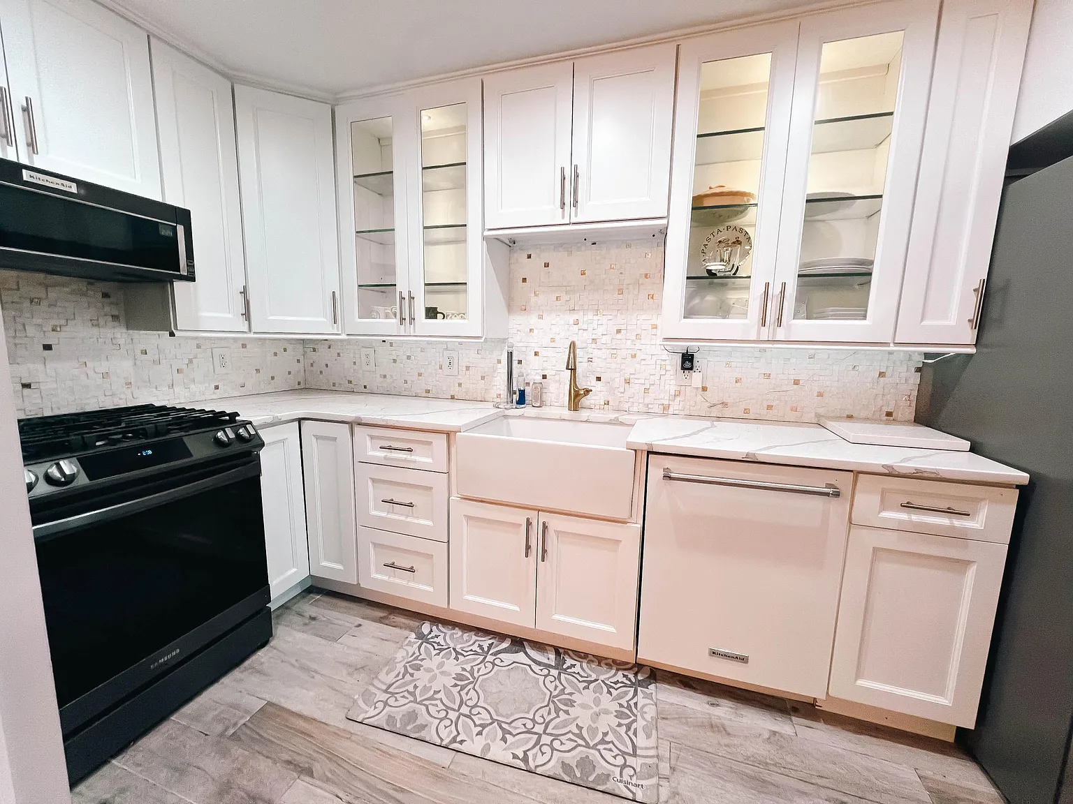 1 bed, 700 sqft, $2,300 — Photo 3