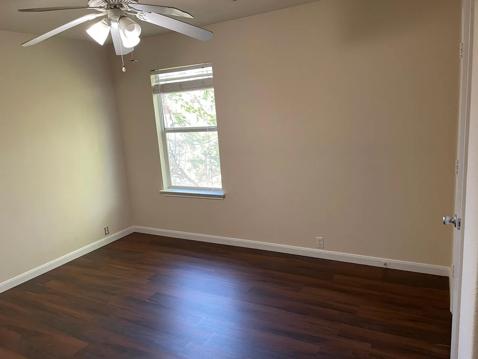 5 bed, 3.5 bath, 2592 sqft, $2,350 — Photo 3