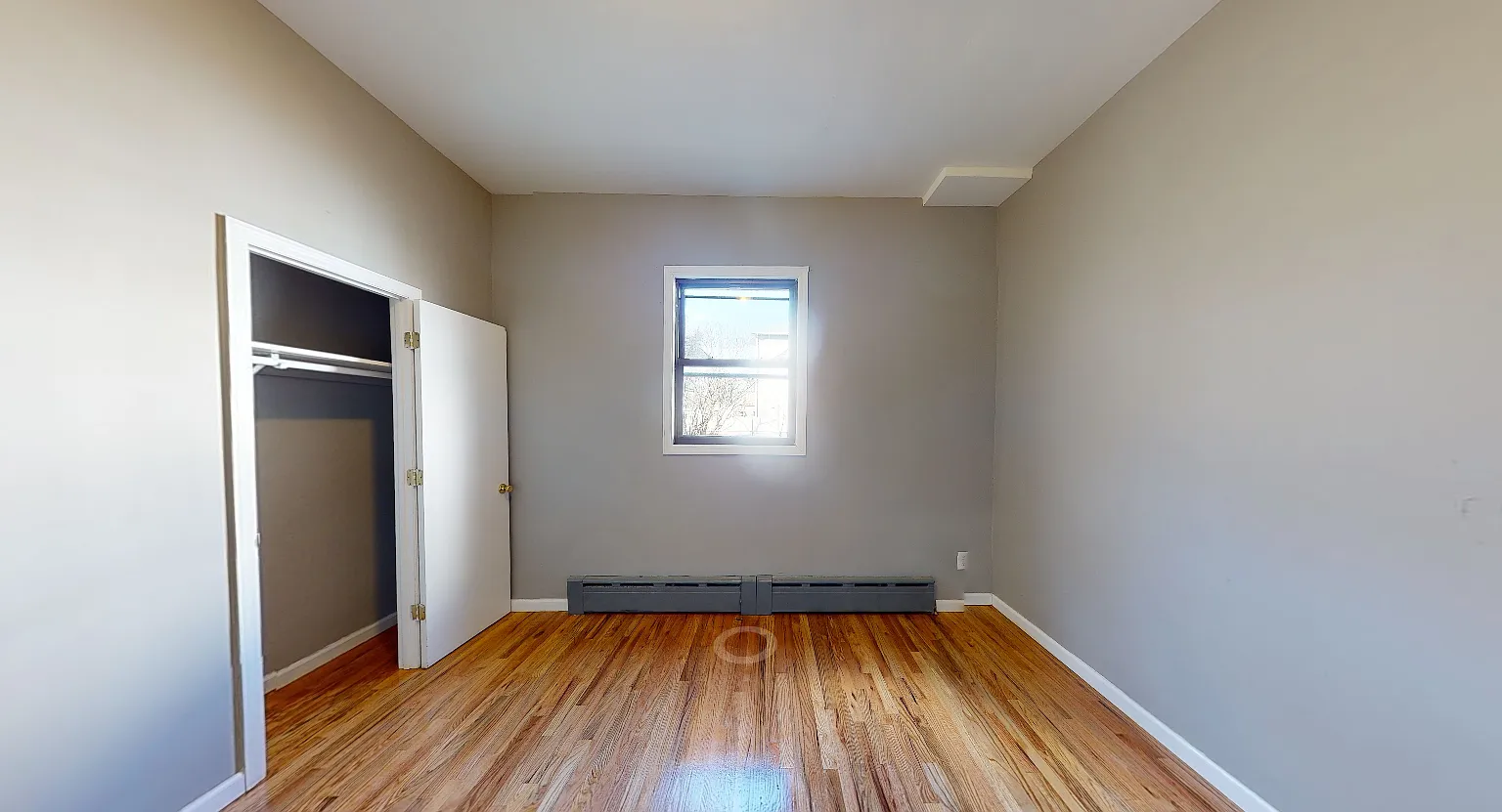 3 bed, 1000 sqft, $3,811 — Photo 1