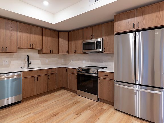 4th image of 915 S 12th St #7