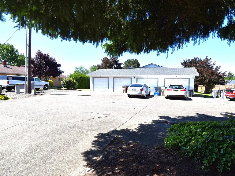 16th Avenue Apartments — Photo 14