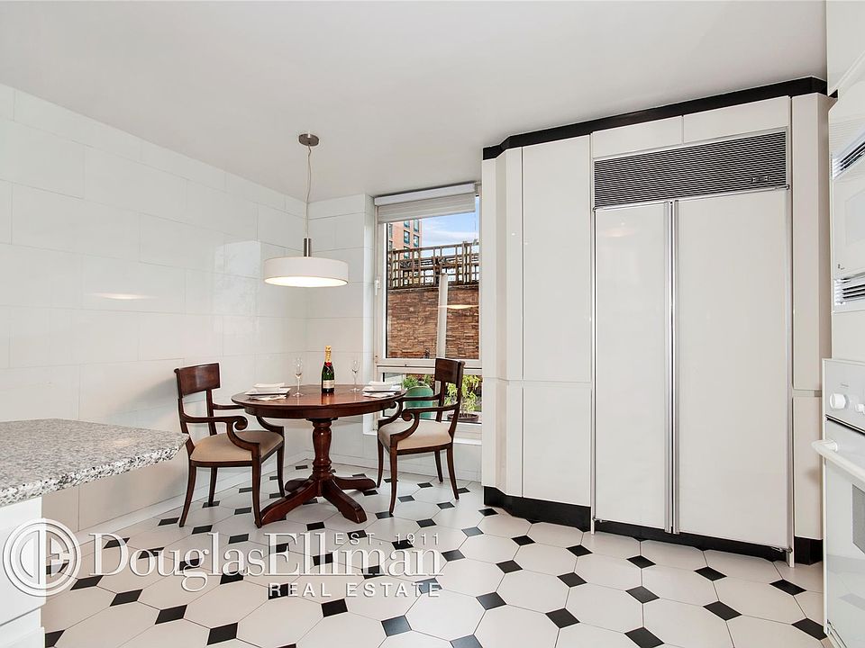 1st image of 1 Irving Pl APT U22c