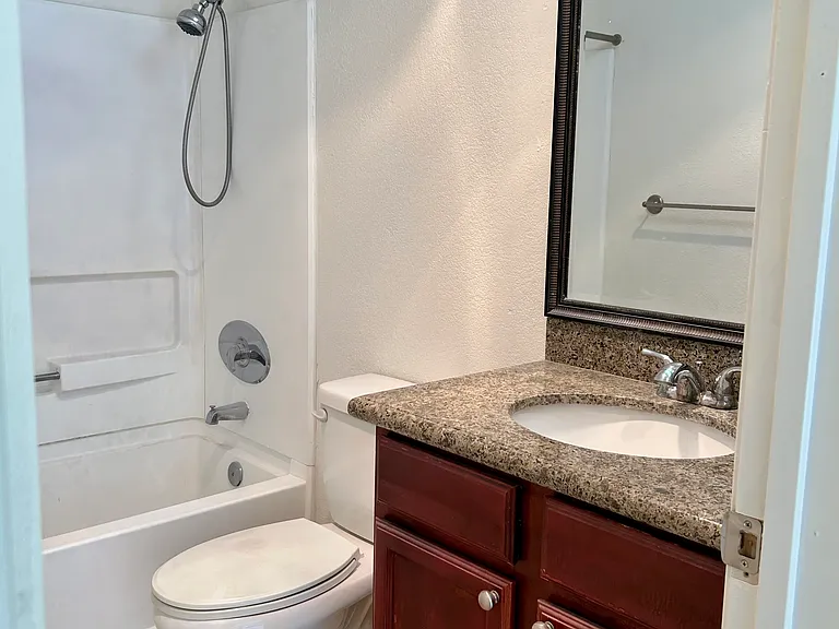 1102 Yarwood Ct — Photo 9