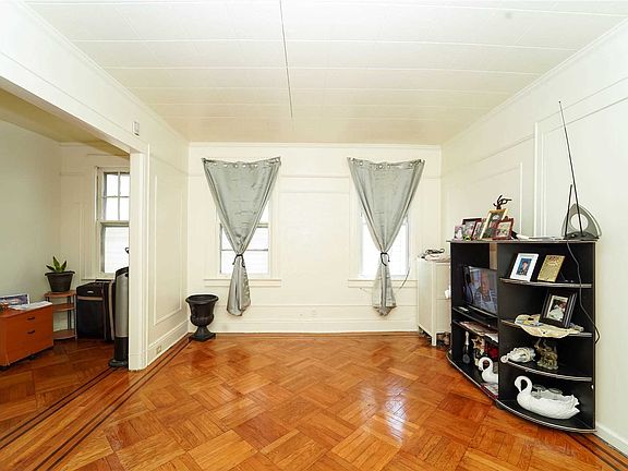 4th image of 62-91 Booth St