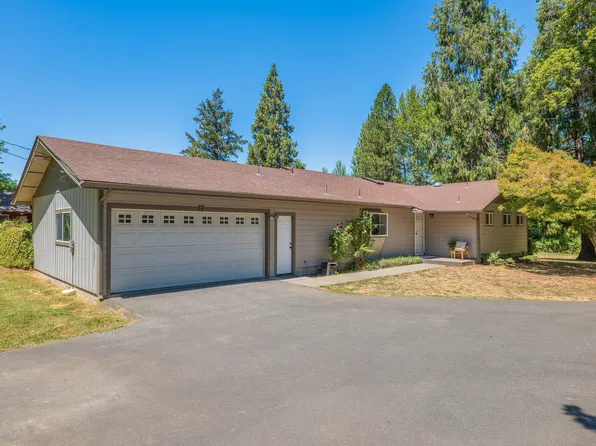1740 Southgate Way, Grants Pass, OR 97527