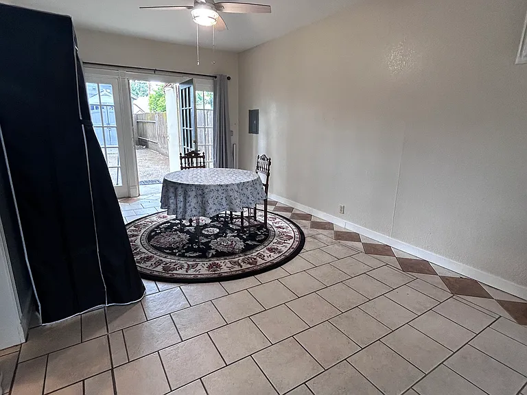 1119 N San Joaquin St — Photo 9