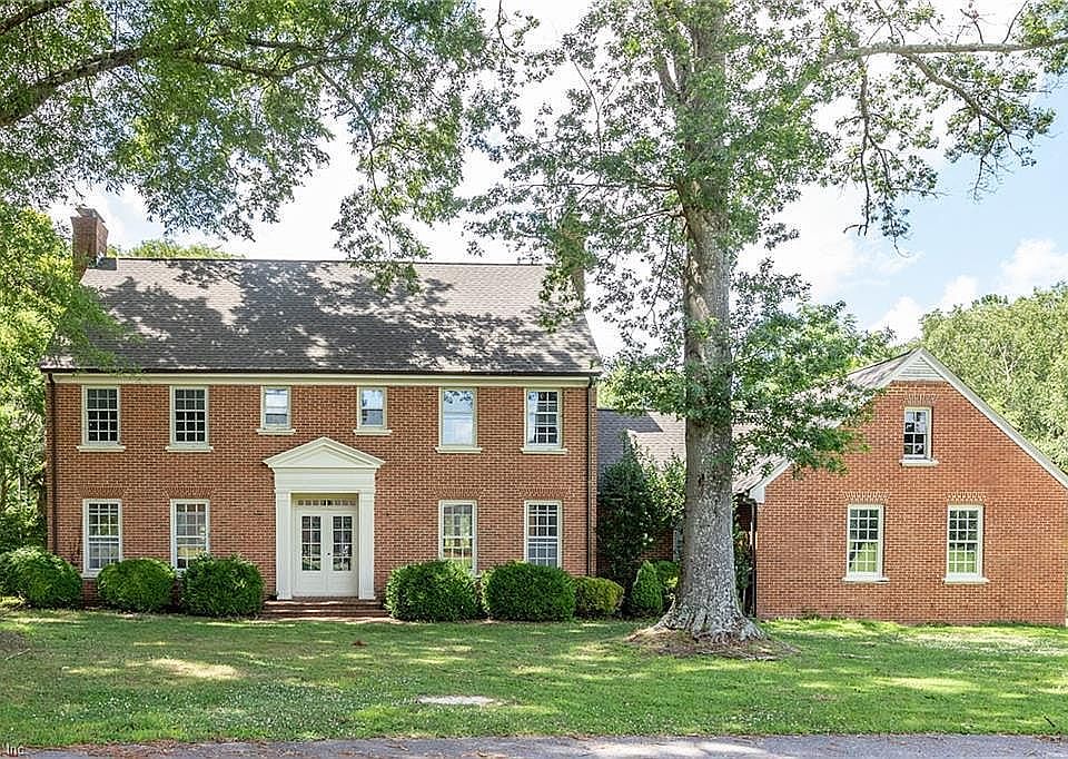 4 bdrm/3 bath home w/ garage