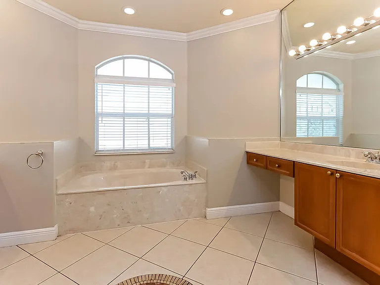 1755 Palisades Dr — Photo 10