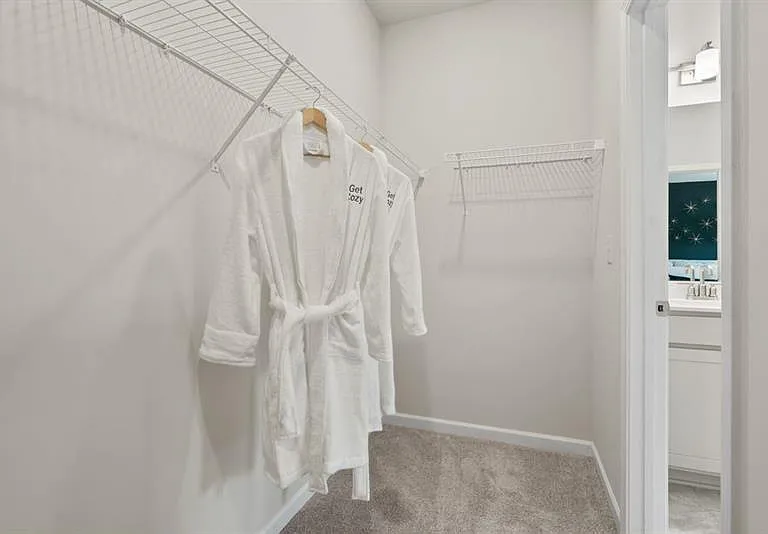 323 Sammon Way — Photo 32
