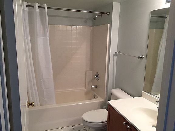 4th image of 615 Perrie Dr APT 406