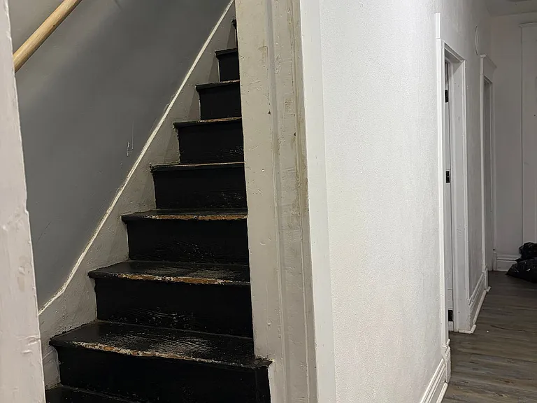 724 W Elm St — Photo 28