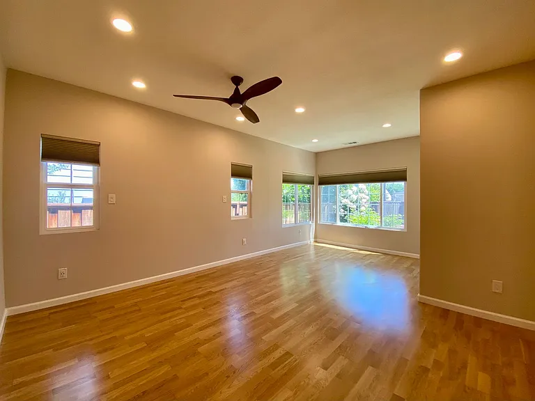 659 Robin Dr — Photo 5
