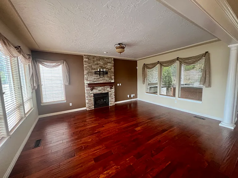 1916 NW 43rd Ave — Photo 8
